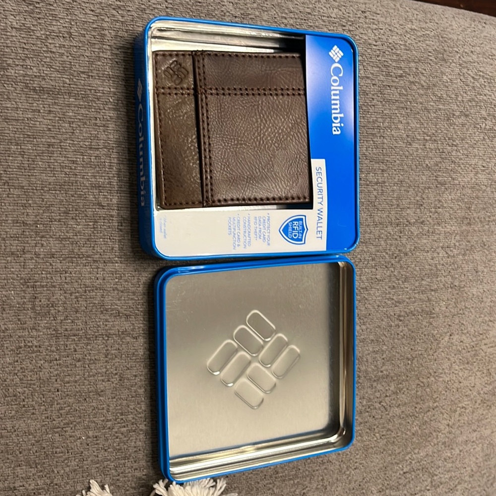 Men’s Columbia RFID-Blocking Extra-Capacity Slimfold Wallet